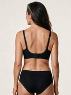 [Encre] Soutien-gorge Nidélie sans armature Encre porté, vue de dos : bandeau large et fermeture à crochets réglable